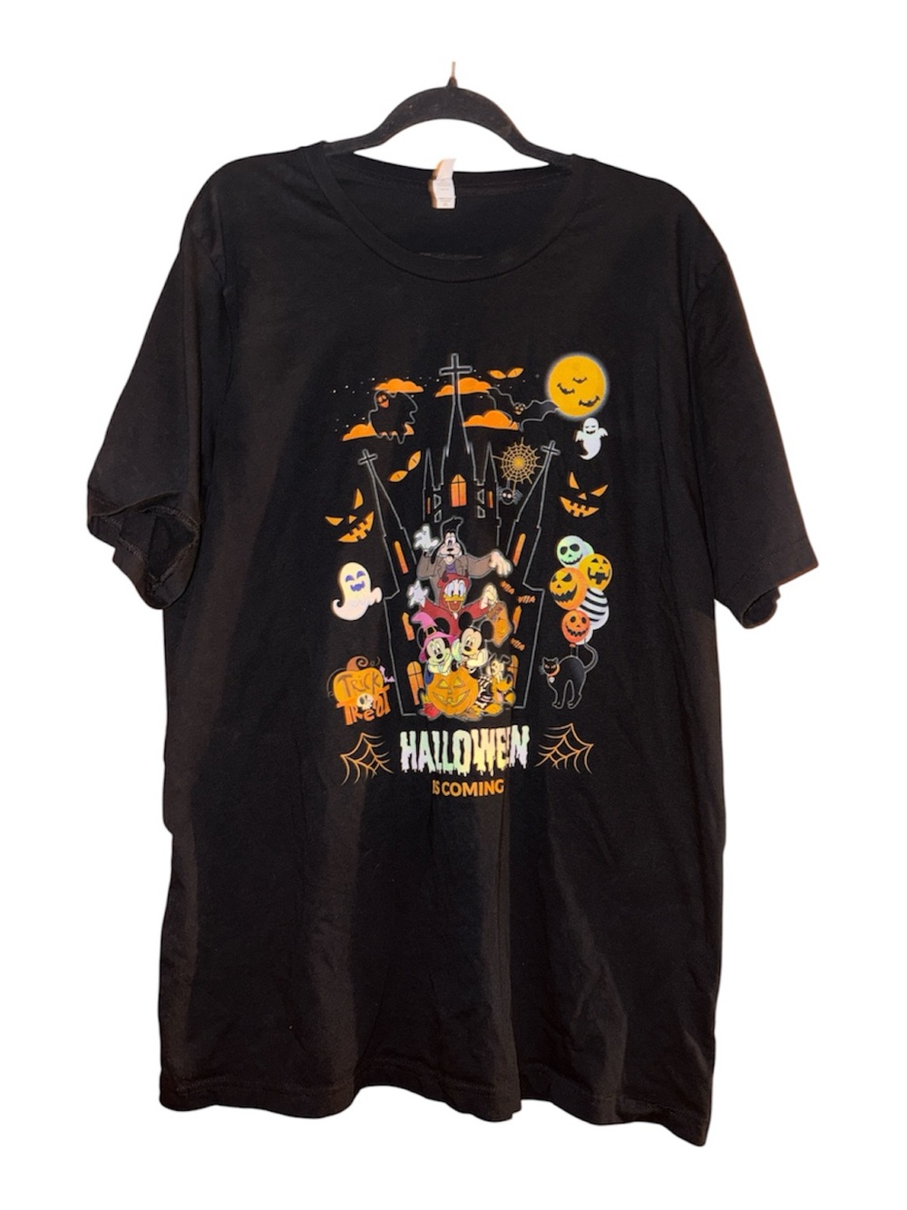 Canvas Disney Halloween is Coming 2XL Mickey & Friends shirt